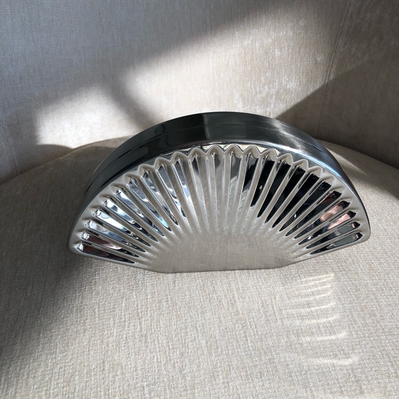 Isla Clutch - Picture 2 of 4